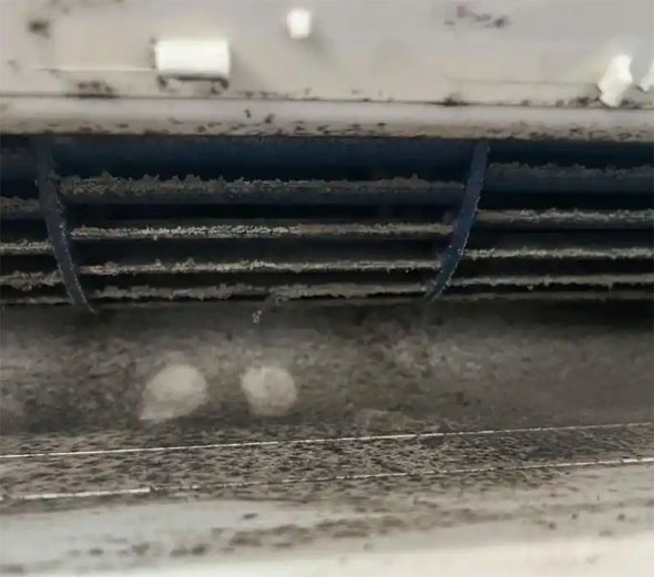 惠济空调吹的风有股烧焦味是怎么回事